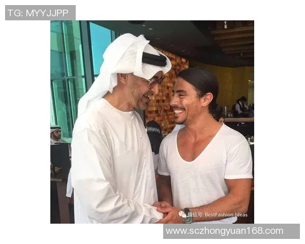 足球明星与撒盐哥共聚一堂享受美味烤肉的欢乐时光