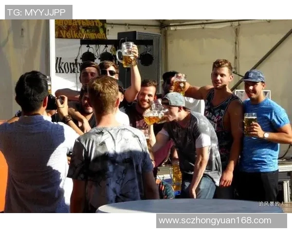 足球明星畅饮啤酒精彩瞬间高清视频回顾尽享运动与欢聚的乐趣